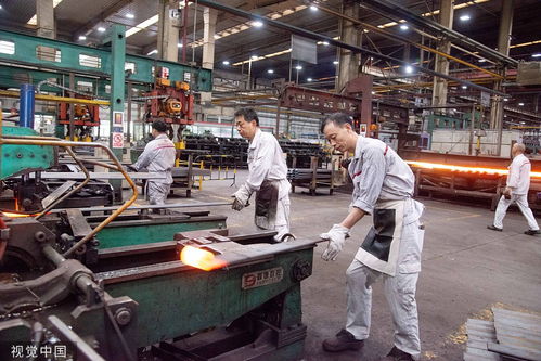 湖北十堰 五一節(jié)后首個工作日 汽車工人車間開工生產(chǎn)